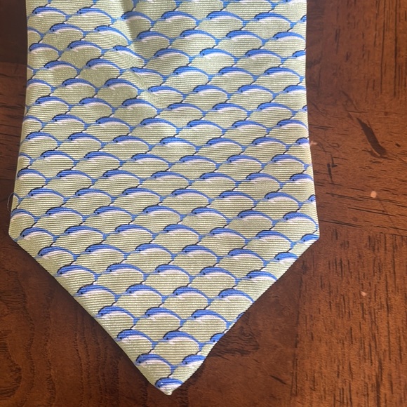 Brooks Brothers 100% silk tie with blue fish  NWOT - Picture 2 of 6